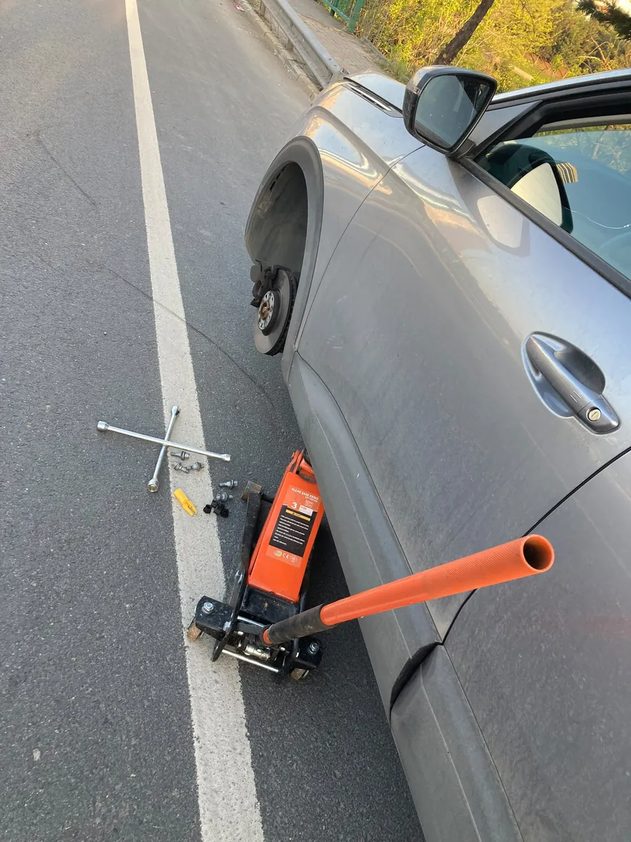 Mobil lastik yol yardım